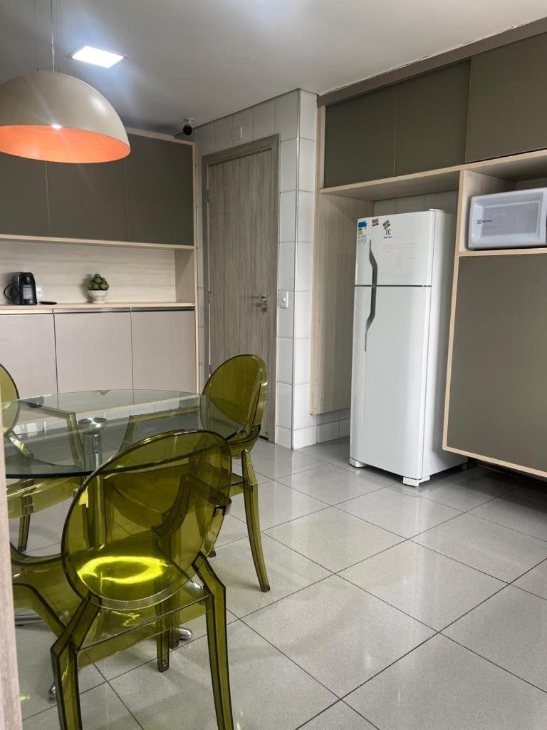 Em Edificio 100% Mobiliado Temporada Apartment *